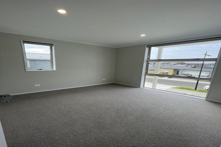 Photo of property in 20 Onekura Street, Red Beach, 0932