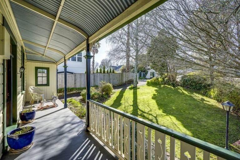 Photo of property in 2 Cobden Crescent, Bluff Hill, Napier, 4110