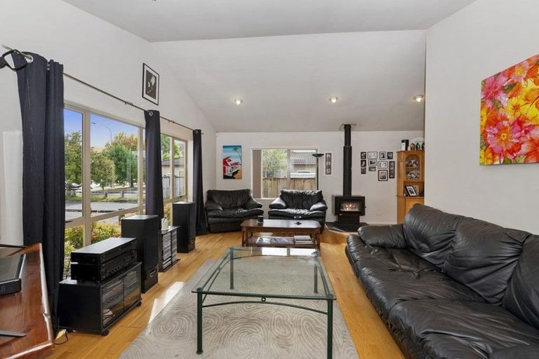 Photo of property in 81 Summerland Drive, Henderson, Auckland, 0612