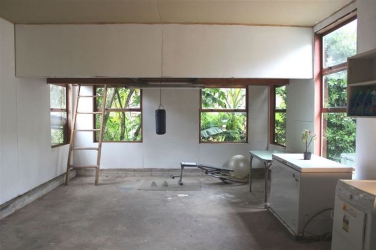 Photo of property in 61 Oreil Avenue, West Harbour, Auckland, 0618