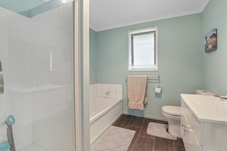 Photo of property in 27 Matenga Street, Waikanae, 5036