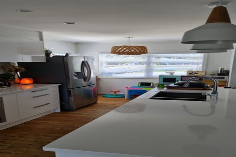 Photo of property in 10 Fordham Street, Beach Haven, Auckland, 0626