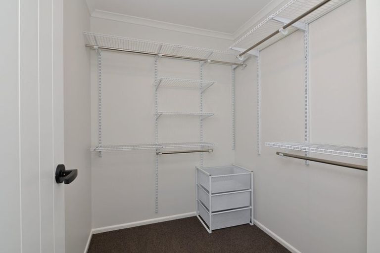 Photo of property in 19 Bendigo Grove, Newlands, Wellington, 6037