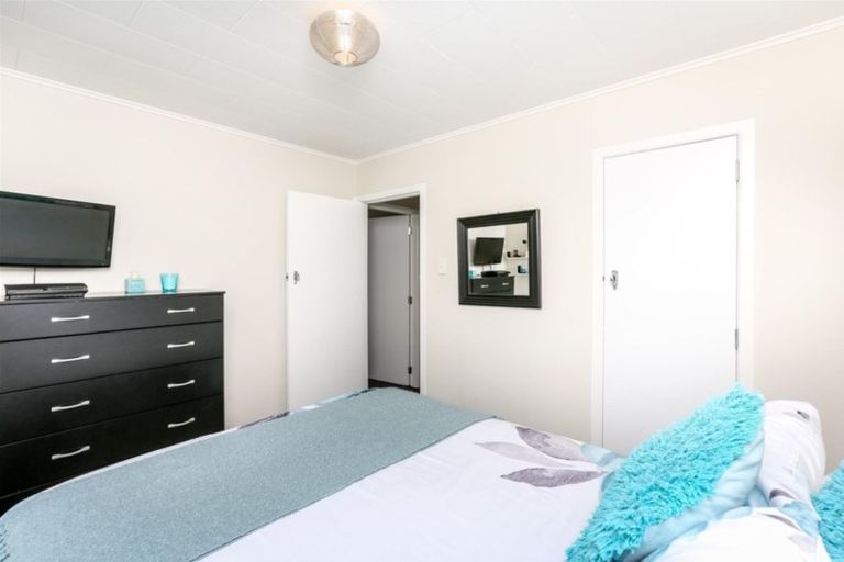 Photo of property in 4 Woodleigh Street, Frankleigh Park, New Plymouth, 4310