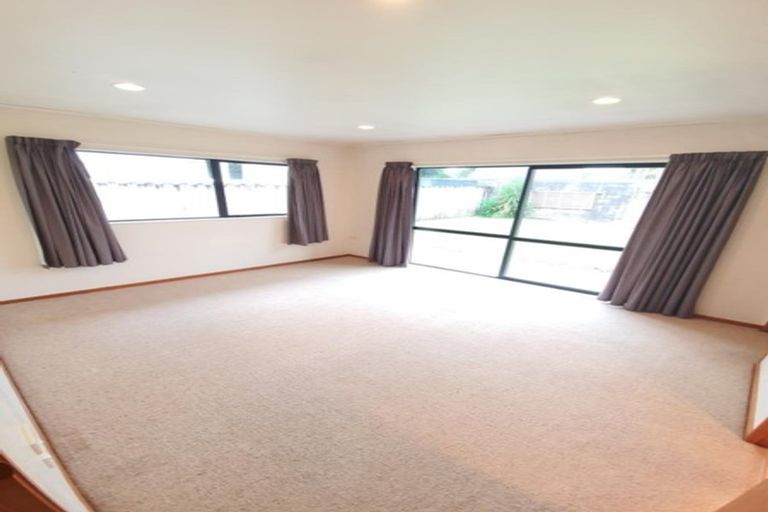 Photo of property in 350e Great South Road, Opaheke, Papakura, 2113
