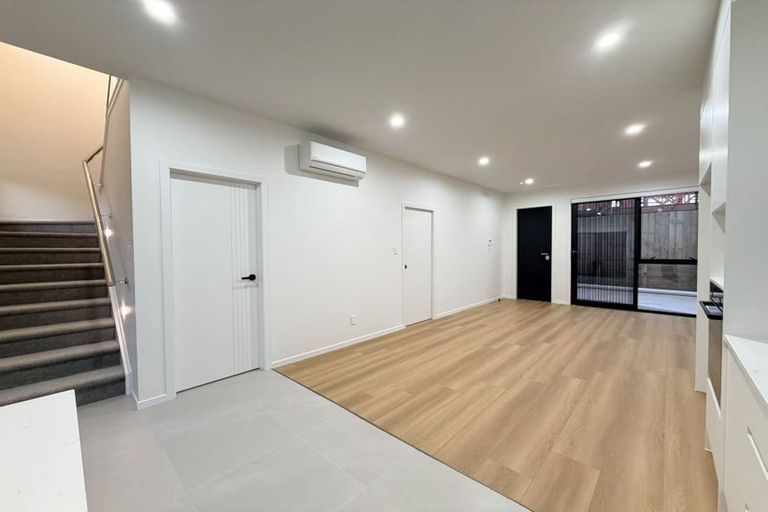 Photo of property in 9a Tangelo Place, Bucklands Beach, Auckland, 2012