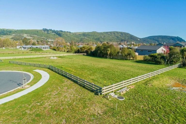 Photo of property in 7 Pukatea Lane, Kinloch, Taupo, 3377
