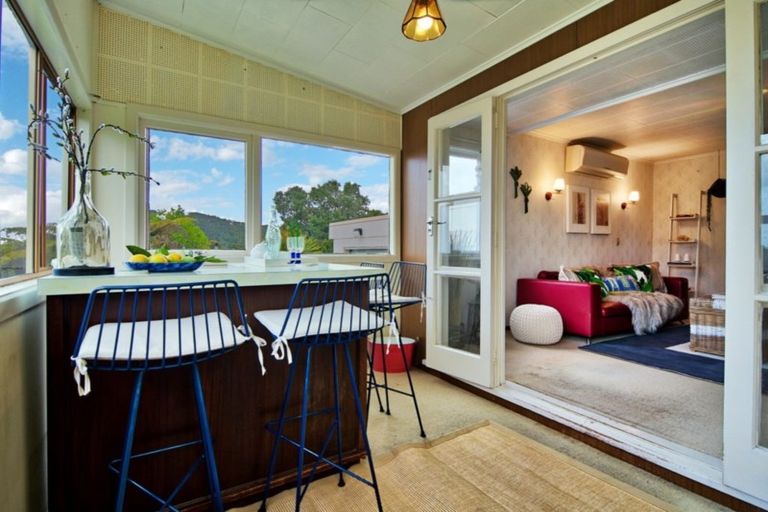 Photo of property in 69 Cornwallis Road, Cornwallis, Auckland, 0604