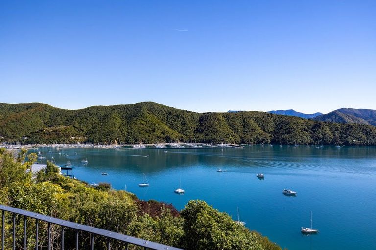 Photo of property in 21 Marina View, Waikawa, Picton, 7281