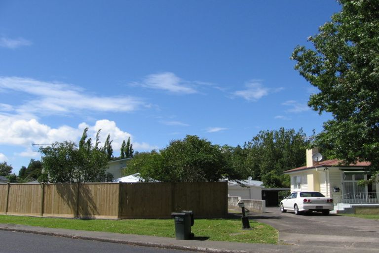 Photo of property in 2/61 Sylvia Road, Hillcrest, Auckland, 0627