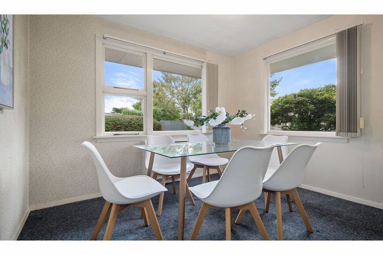 Photo of property in 12 Blossomdale Place, Bishopdale, Christchurch, 8053