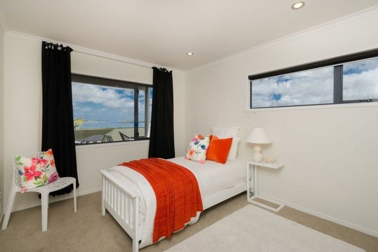 Photo of property in 37 Bannings Way, Hobsonville, Auckland, 0618