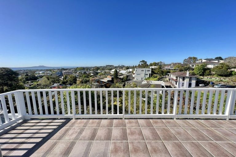 Photo of property in 2/112 Sunrise Avenue, Mairangi Bay, Auckland, 0630