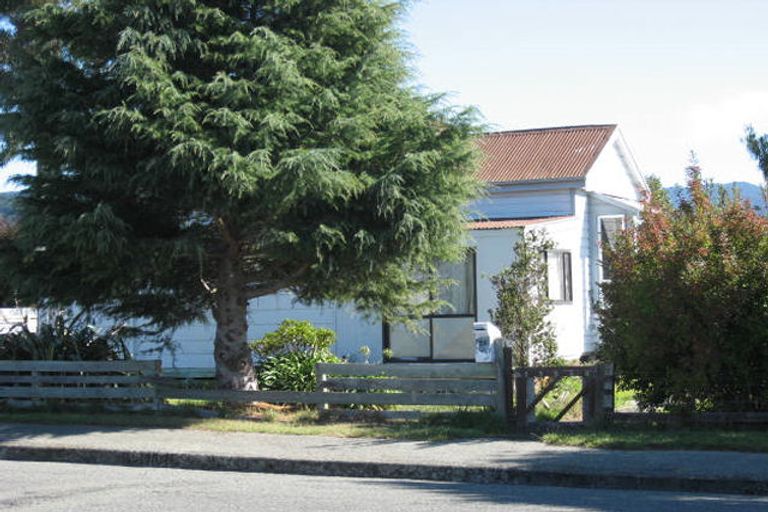 Photo of property in 86 Rhodes Street, Waimate, 7924