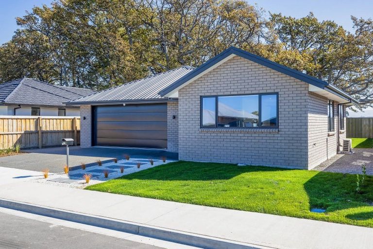 Photo of property in 27 Crossley Avenue, Woodend, 7610