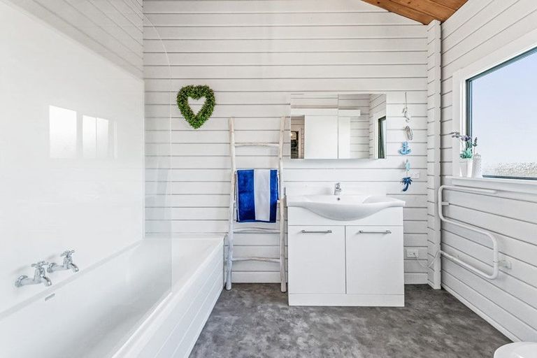 Photo of property in 11 Swindells Road, Waikuku Beach, 7473