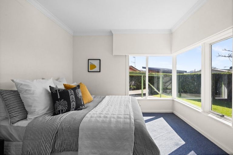 Photo of property in 16 Howard Road, Taradale, Napier, 4112