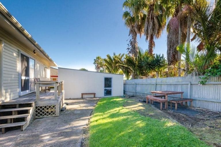 Photo of property in 204b Edmonton Road, Te Atatu South, Auckland, 0610
