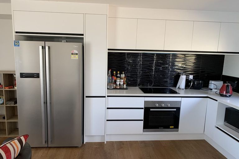 Photo of property in 8 Lilac Lane, Oteha, Auckland, 0632