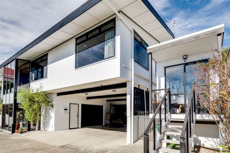 Photo of property in 3a Seapoint Road, Bluff Hill, Napier, 4110