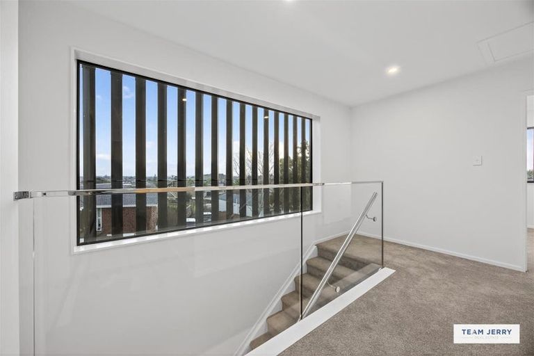 Photo of property in 27 Jandell Crescent, Bucklands Beach, Auckland, 2014