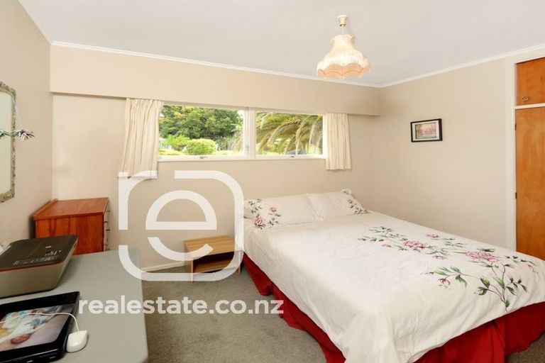 Photo of property in 21 Marlborough Avenue, Glenfield, Auckland, 0629