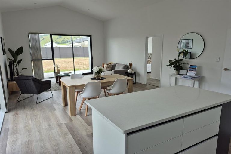 Photo of property in 64 Mataikokako Loop, Kawakawa Bay, 2585