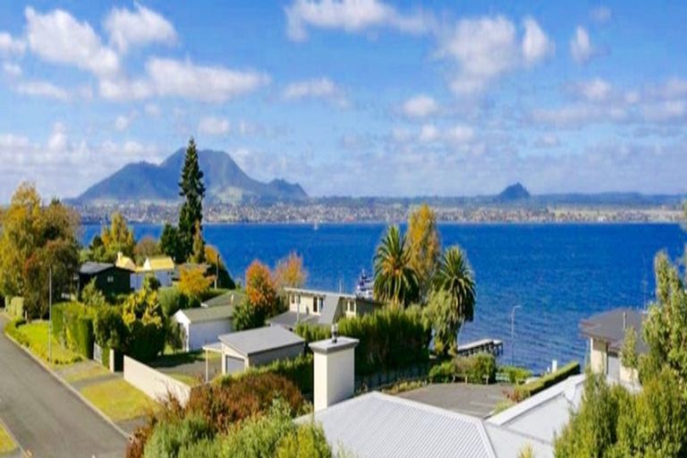 Photo of property in 2/22 Alberta Street, Acacia Bay, Taupo, 3330