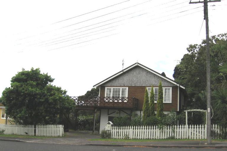 Photo of property in 7 Lynn Road, Bayview, Auckland, 0629