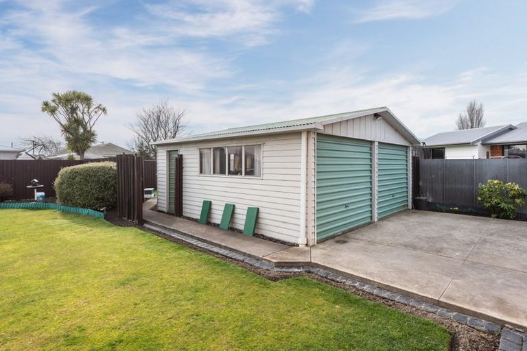 Photo of property in 17 Momorangi Crescent, Redwood, Christchurch, 8051