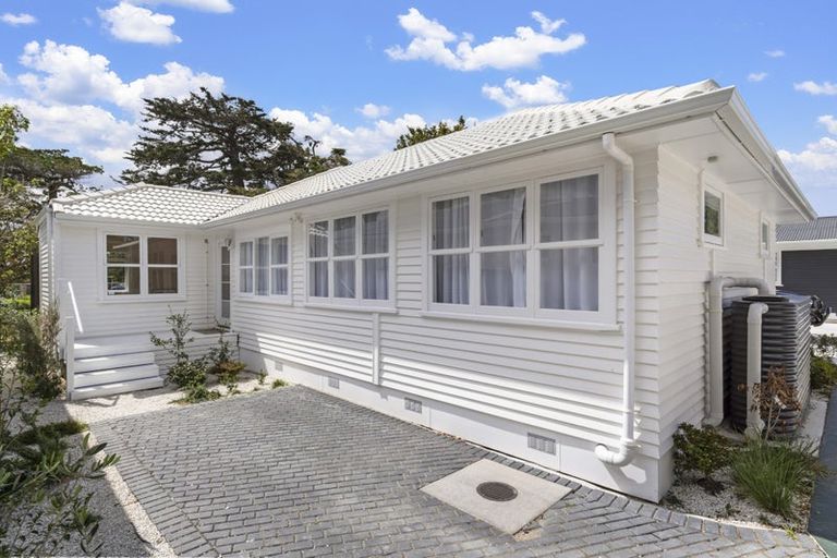 Photo of property in 24d Clinton Avenue, Te Atatu Peninsula, Auckland, 0610