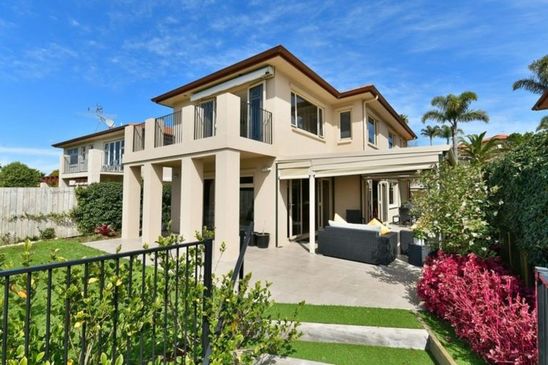 Photo of property in 2/126 Whangaparaoa Road, Red Beach, 0932