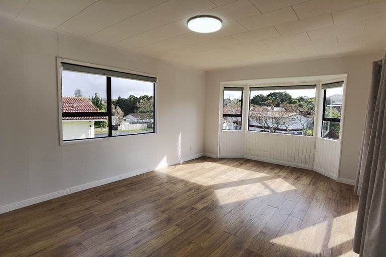 Photo of property in 3 Melia Grove, Goodwood Heights, Auckland, 2105