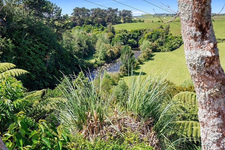 Photo of property in 43 Donnelly Street, Oakura, 4314