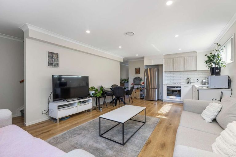 Photo of property in 27 Sun Orchid Avenue, Wiri, Auckland, 2104