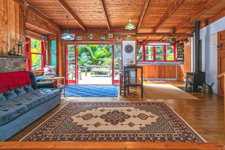 Photo of property in 10 Puriri Place, Tuateawa, Coromandel, 3583