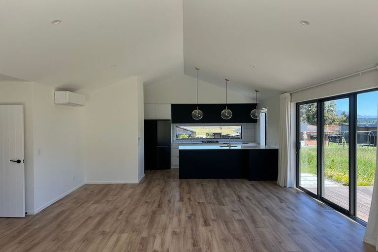 Photo of property in 10 Tomtit Crescent, Lake Hawea, 9382