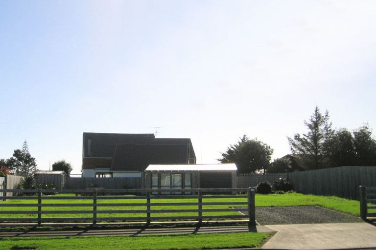 Photo of property in 3 Tobys Way, Waikanae Beach, Waikanae, 5036