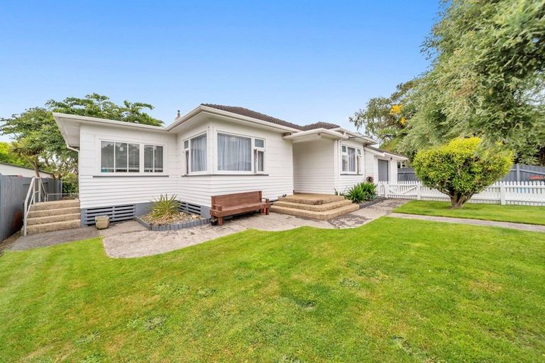 Photo of property in 4 Goodson Place, Hawera, 4610