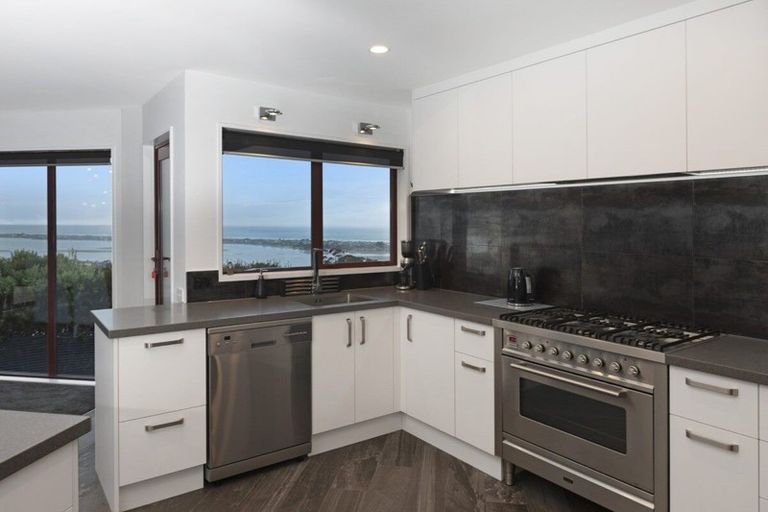 Photo of property in 15 Mandalay Lane, Redcliffs, Christchurch, 8081