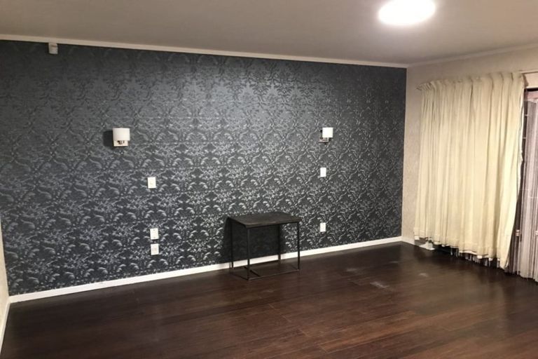 Photo of property in 7 Kallaroo Place, Botany Downs, Auckland, 2010