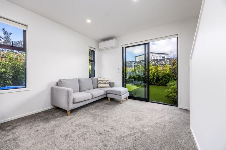 Photo of property in 11/10 Fathom Place, Te Atatu Peninsula, Auckland, 0610