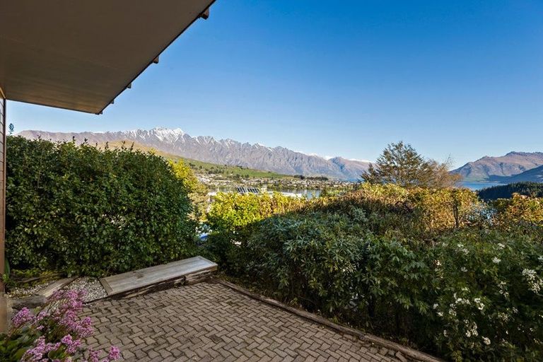 Photo of property in 20 Earnslaw Terrace, Queenstown, 9300