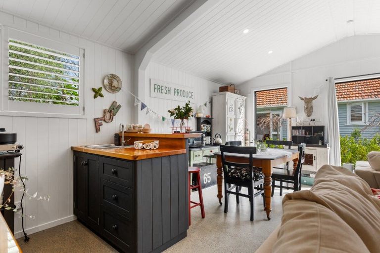 Photo of property in 33 Aramoana Avenue, Devonport, Auckland, 0624