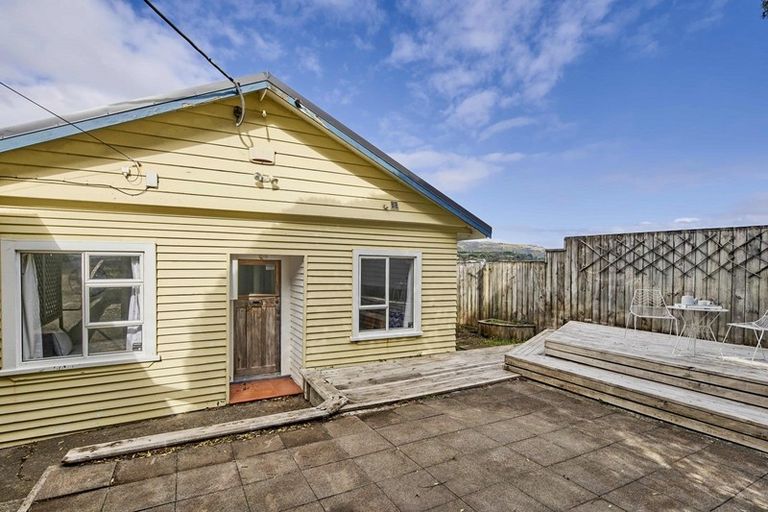 Photo of property in 7 Hampton Hill Road, Tawa, Wellington, 5028
