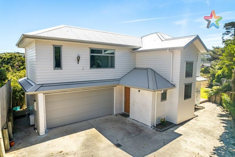 Photo of property in 18 Cresswell Place, Johnsonville, Wellington, 6037