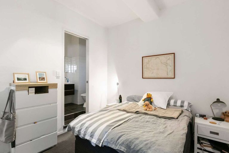 Photo of property in Stadium Garden Flats, 314/107 Thorndon Quay, Pipitea, Wellington, 6011