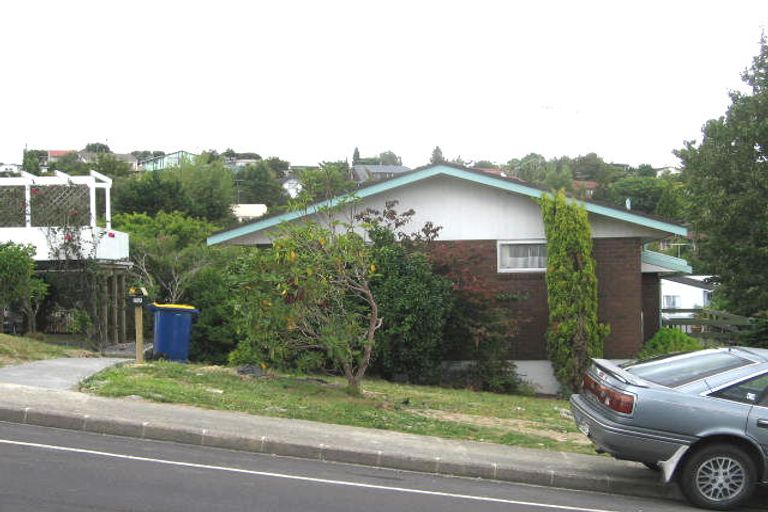 Photo of property in 20 Trias Road, Totara Vale, Auckland, 0629