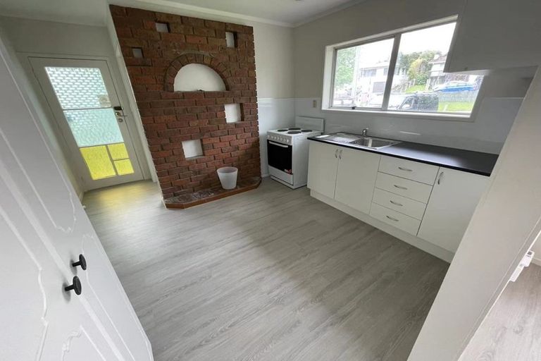 Photo of property in 2/1 Ribblesdale Road, Henderson, Auckland, 0612