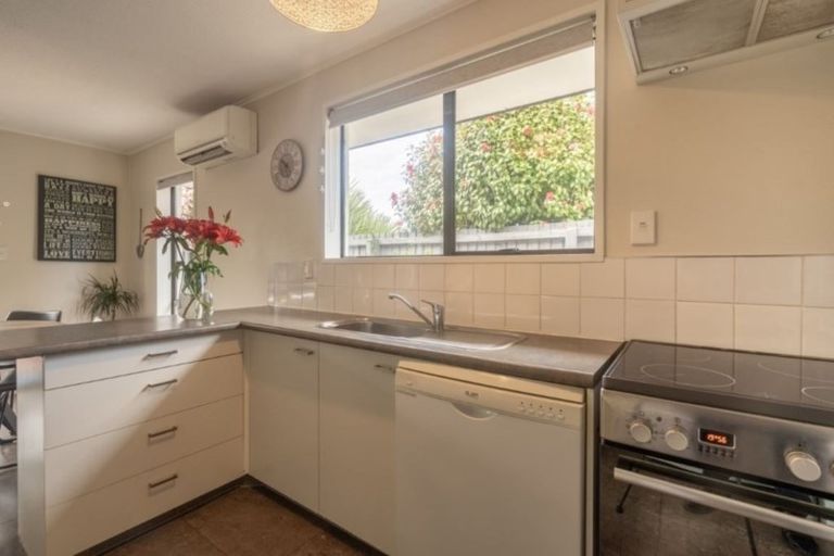 Photo of property in 5 Exton Street, Redwood, Christchurch, 8051